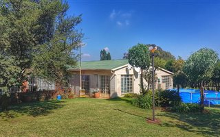 13.3 ha Farm in Hartzenbergfontein