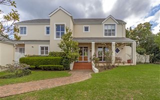 4 Bedroom House in Erinvale Estate