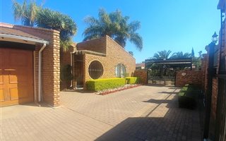 4 Bedroom House in Eldoraigne