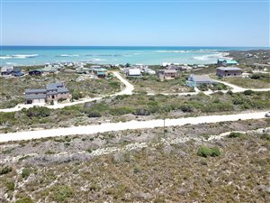 1517 m² Land available in Suiderstrand