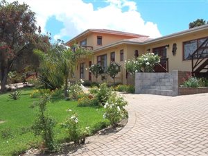 8 Bed House in Schoongezicht