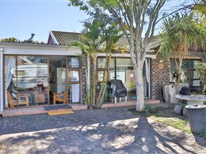 2 Bed House in Keurboomstrand