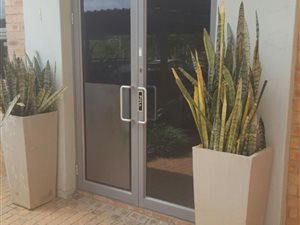 57 m² Industrial space in Hazeldean (Silverlakes Surroundings)