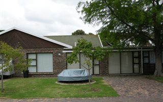 1 Bedroom House in Keurbooms River