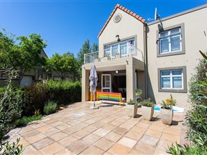 2 Bed Apartment in Boschenmeer Golf Estate