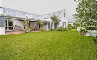 4 Bedroom House in Dennedal
