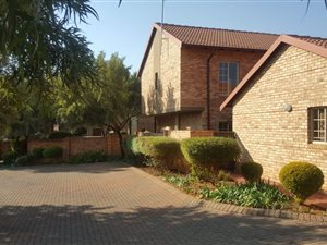 3 Bed Townhouse in Hazeldean (Silverlakes Surroundings)