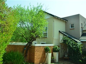 4 Bed Duet in Woodlands Estate