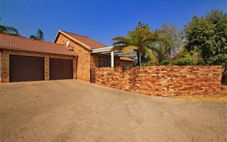 3 Bedroom Townhouse in Honeydew Ridge