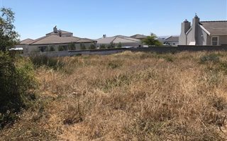 615 m² Land available in Country Club