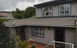 4 Bedroom House in Grove End
