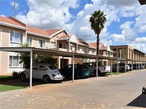 3 Bed House in Bult West