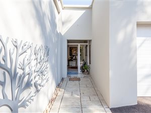 5 Bed House in Northcliff