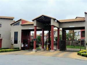 2 Bed Apartment in Honeydew Manor