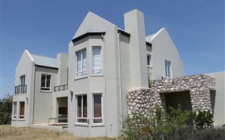 5 Bedroom House in Long Acres