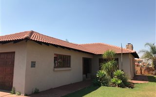3 Bedroom House in Theresa Park