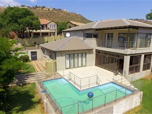 4 Bed House in Amorosa