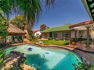 6 Bed House in Carenvale