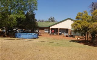 2 ha Farm in Rietfontein