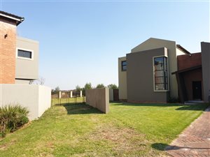 590 m² Land available in Rietvalleirand