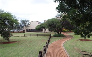 2640 m² Commercial space in Rosslyn