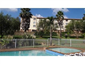 2 Bed Apartment in Helderkruin