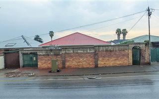 3 Bedroom House in Bezuidenhout Valley