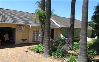 3 Bedroom House in Van Riebeeck Park