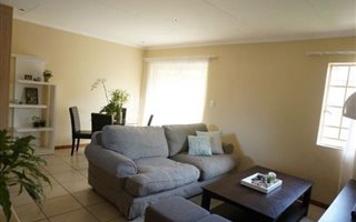 2 Bedroom Simplex in Mooikloof Equestrian Estate
