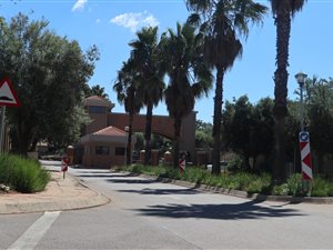 910 m² Land available in Hazeldean (Silverlakes Surroundings)