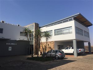 806 m² Commercial space in Highveld