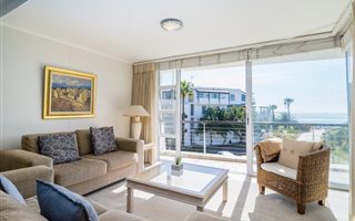 3 Bedroom Apartment in Mouille Point