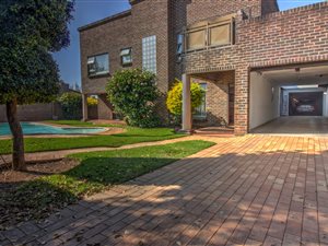 6 Bed House in Wychwood