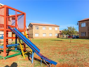 2 Bed Apartment in Protea Glen