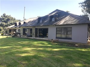 1200 m² Farm in Golf View