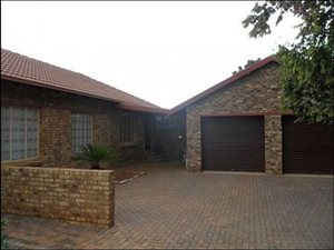 5000 m² Farm in Roodeplaat