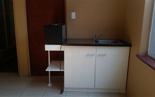 1 Bedroom Garden Cottage in Lombardy East