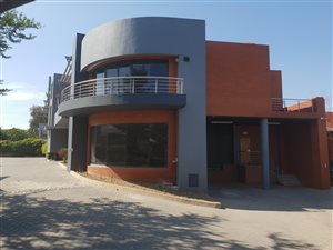 830 m² Industrial space in Linbro Park