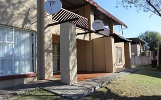 3 Bedroom Flat in Safari Gardens