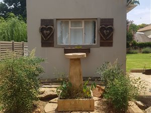 1 Bed Garden Cottage in Selection Park
