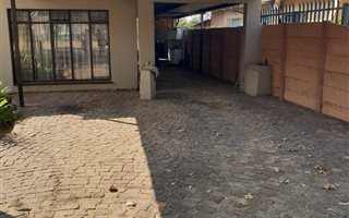 4 Bedroom House in LesMarais