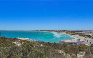 437 m² Land available in Paradise Beach