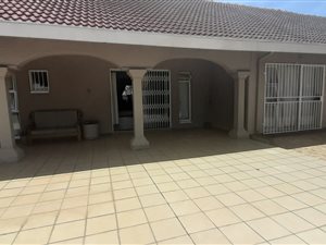 Bachelor apartment in Aston Manor