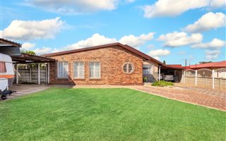 4 Bedroom House in Witpoortjie