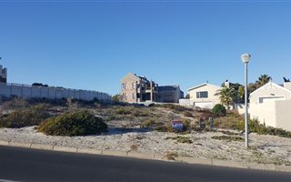 768 m² Land available in Langebaan Central