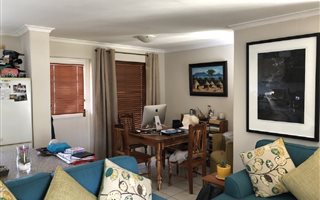 3 Bedroom Apartment in Onder Papegaaiberg