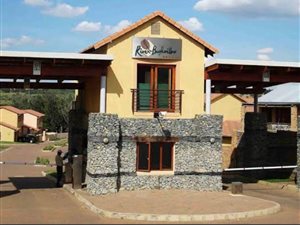 2 Bed Apartment in Ruimsig AH