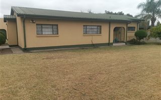 3 Bedroom House in Barry Hertzog Park