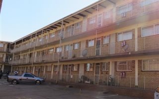 1 Bedroom Apartment in Vanderbijlpark CE1