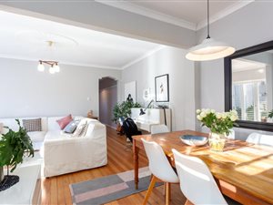 2 Bed Apartment in Vredehoek